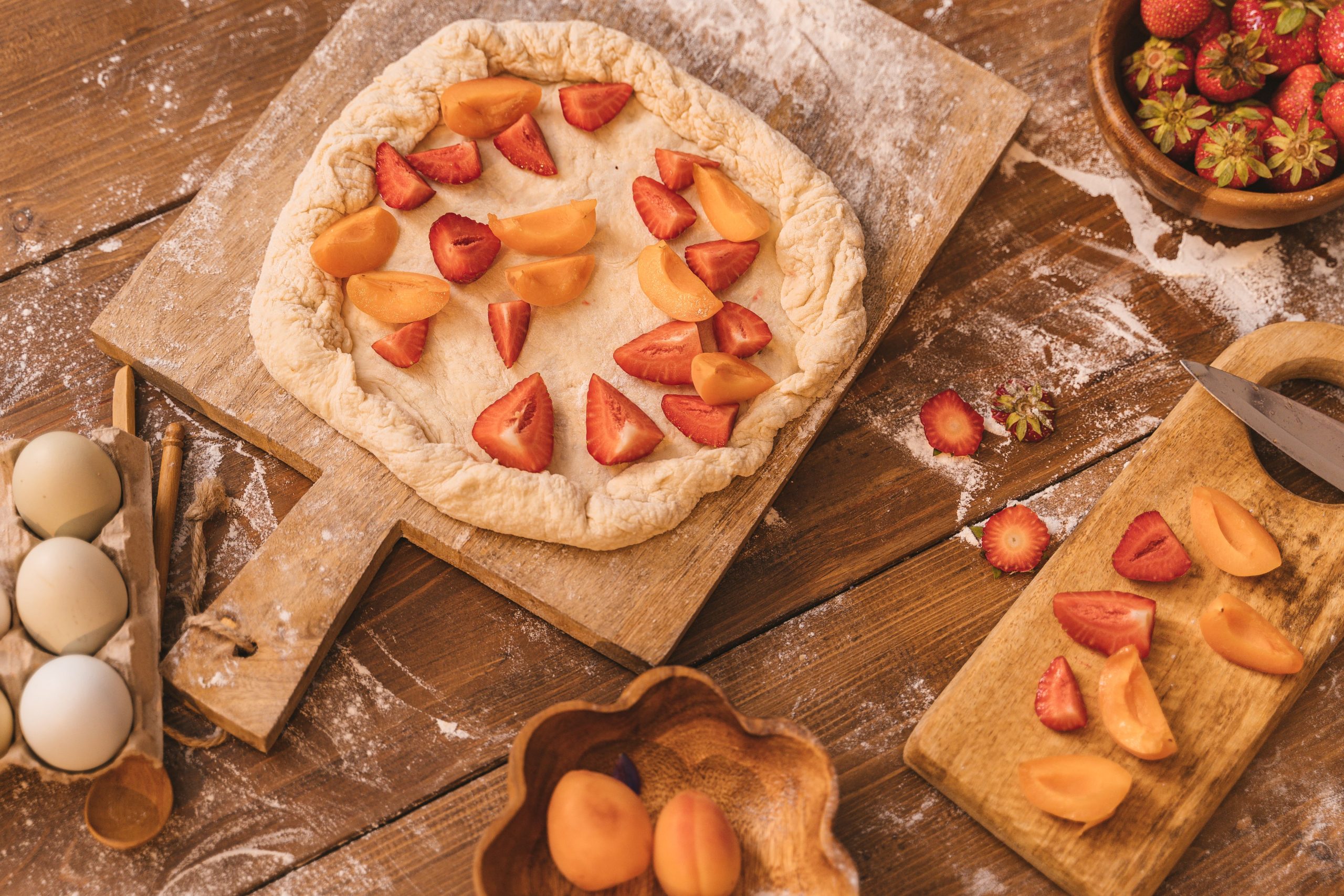 Galette rustique fruits fraises abricots cuisine